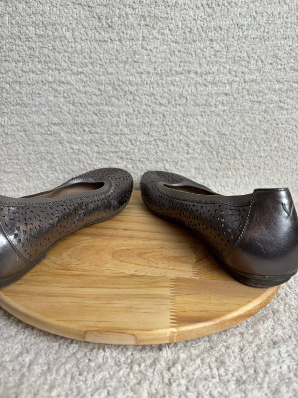 Vionic Shoes Womens 8.5 Robyn Ballet Flats Perforated Pewter Metallic Leather - Picture 9 of 11